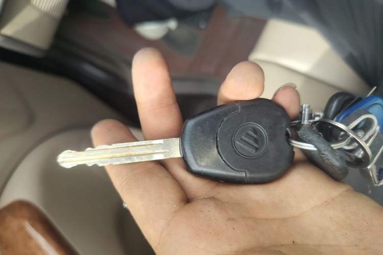 Used Foton Scenic G5 2022 2.0T Diesel Business & Travel Van 7/9 Seats 4F20TC3 Vehicle Key