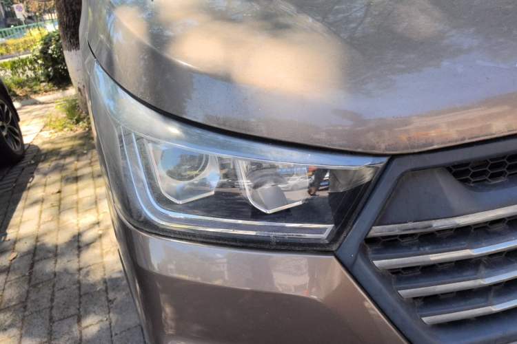 Used Foton Scenic G5 2022 2.0L Gasoline Commercial Version Open-Window 5/6-Seater 1TZS Right Front Headlight