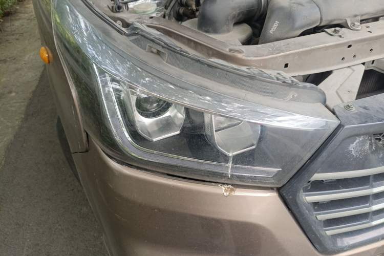 Used Foton Scenic G5 2022 2.0L Gasoline Commercial Version Open-Window 5/6-Seater 1TZS Right Front Headlight