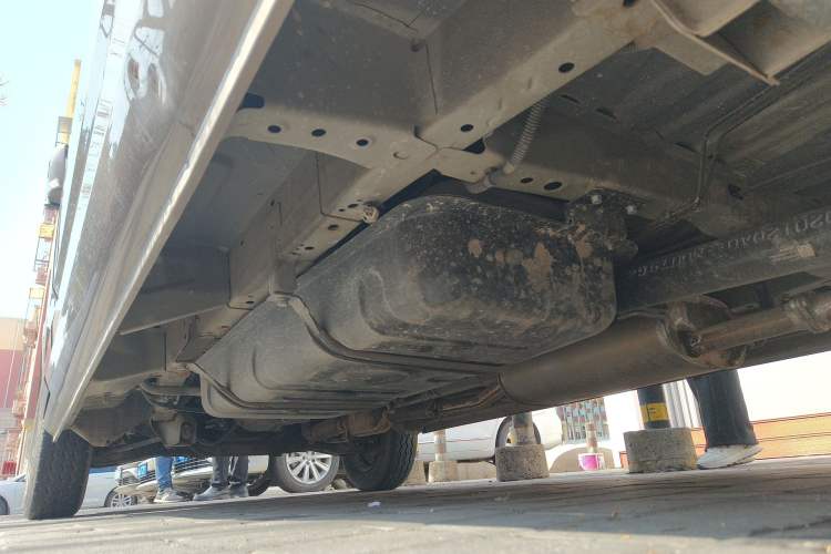 Used Foton Scenic G5 2022 2.0L Gasoline Commercial Version Open-Window 10-Seater 1TZS Chassis Rear Left