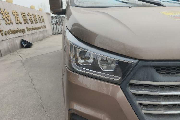 Used Foton Scenic G5 2022 2.0L Gasoline Commercial Version Open-Window 5/6-Seater 1TZS Right Front Headlight