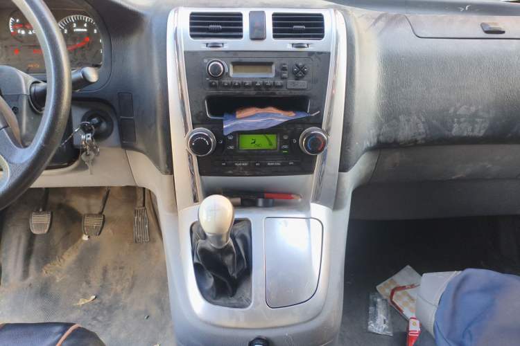Used Foton Scenic G5 2022 2.0L Gasoline Commercial Version Open-Window 5/6-Seater 1TZS Audio And AC Panel