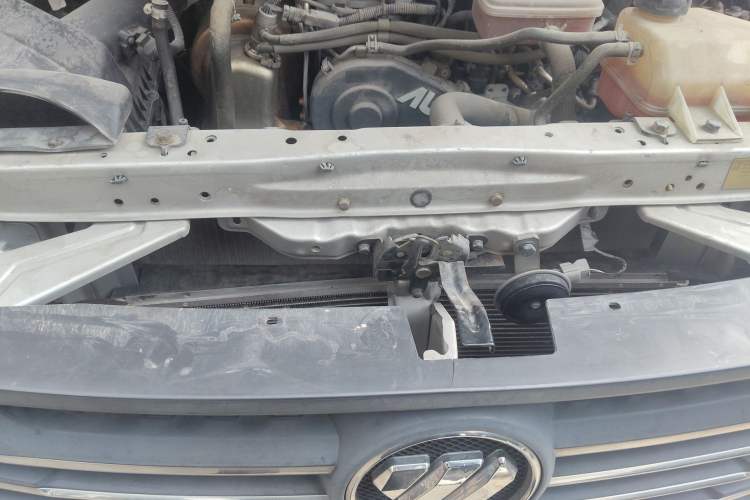 Used Foton Scenic G5 2022 2.0T Diesel Business & Travel Van 7/9 Seats 4F20TC3 Engine Bay