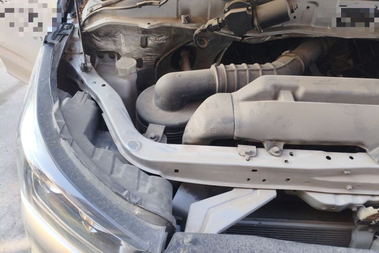 Used Foton Scenic G5 2022 2.0L Gasoline Commercial Version Open-Window 5/6-Seater 1TZS Engine Bay Right