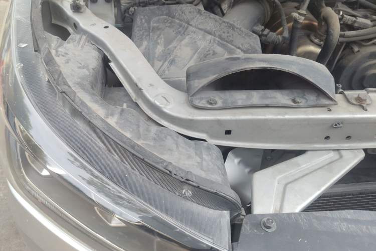 Used Foton Scenic G5 2022 2.0T Diesel Business & Travel Van 7/9 Seats 4F20TC3 Engine Bay Right