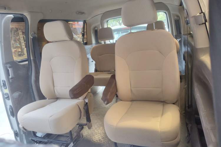 Used Foton Scenic G5 2022 2.0T Diesel Business & Travel Van 7/9 Seats 4F20TC3 Left Rear Seat