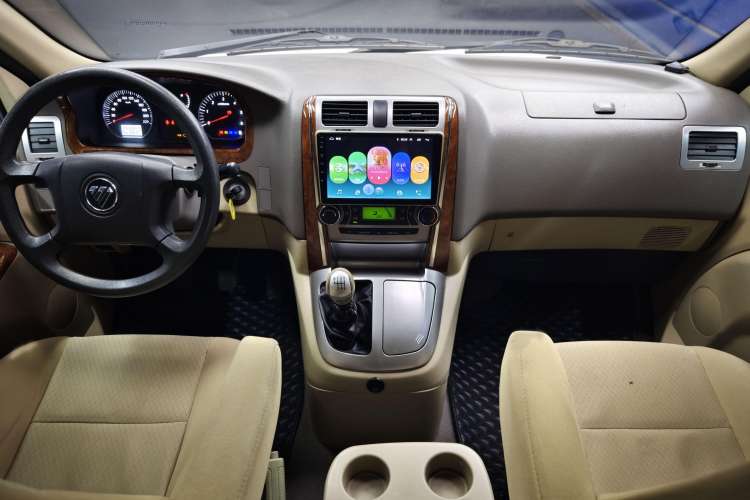 Used Foton Scenic G5 2022 2.0T Diesel Business & Travel Van 7/9 Seats 4F20TC3 Center Console