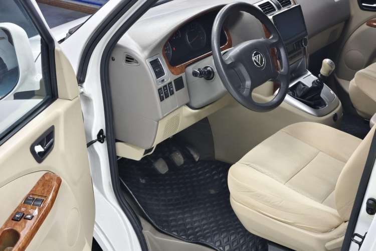 Used Foton Scenic G5 2022 2.0T Diesel Business & Travel Van 7/9 Seats 4F20TC3 Driver Seat