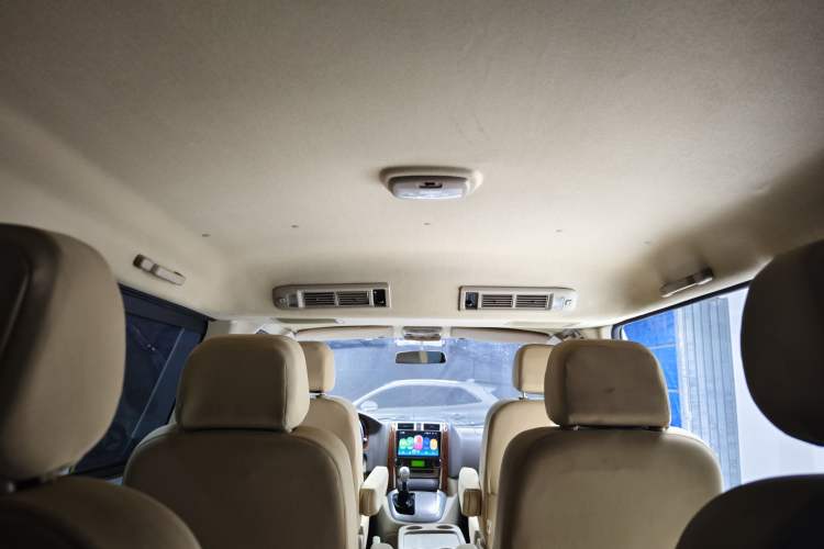 Used Foton Scenic G5 2022 2.0T Diesel Business & Travel Van 7/9 Seats 4F20TC3 Headliner