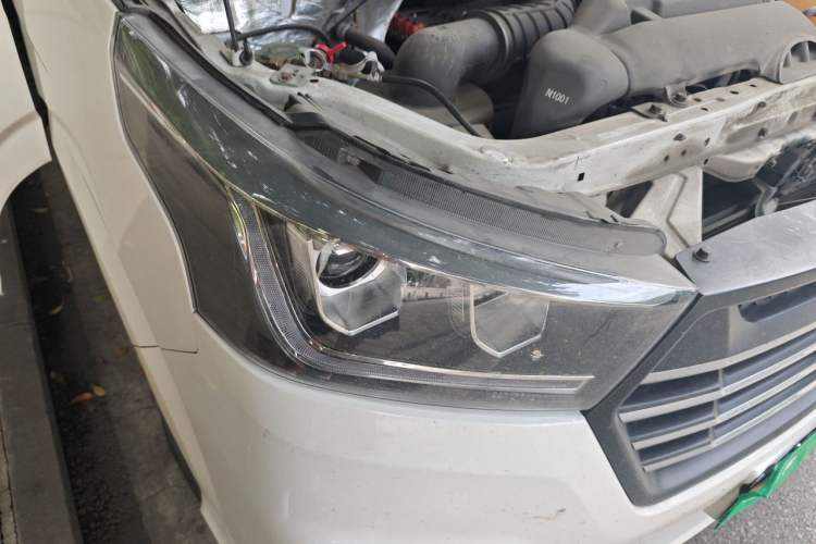 Used Foton Scenic G5 2022 2.0L Gasoline Commercial Version Open-Window 5/6-Seater 1TZS Right Front Headlight