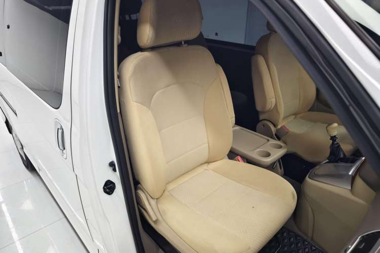 Used Foton Scenic G5 2022 2.0T Diesel Business & Travel Van 7/9 Seats 4F20TC3 Right Front Seat