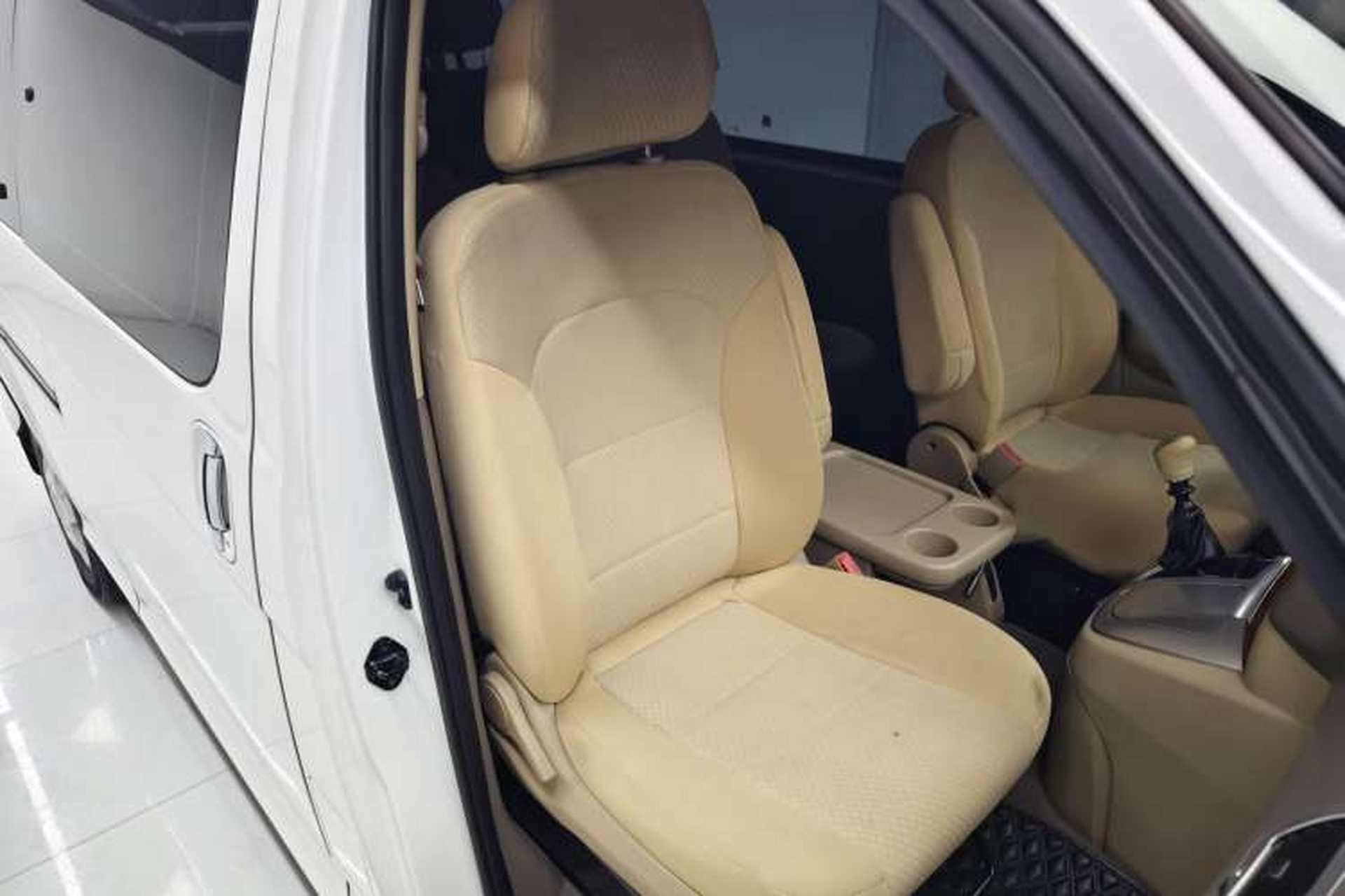 Used Foton Scenic G5 2022 2.0T Diesel Business & Travel Van 7/9 Seats 4F20TC3 Right Front Seat