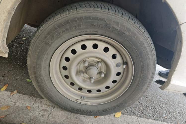 Used Foton Scenic G5 2022 2.0L Gasoline Commercial Version Open-Window 5/6-Seater 1TZS Right Front Wheel Hub