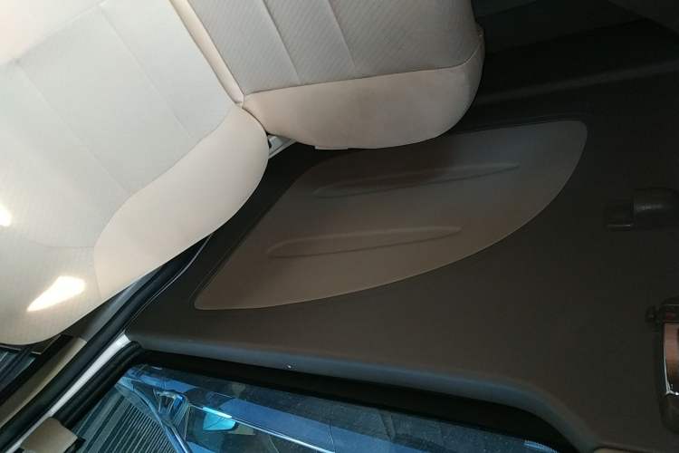 Used Foton Scenic G5 2022 2.0T Diesel Business & Travel Van 7/9 Seats 4F20TC3 Right Rear Door Interior