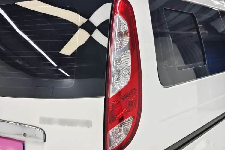Used Foton Scenic G5 2022 2.0T Diesel Business & Travel Van 7/9 Seats 4F20TC3 Right Rear Taillight