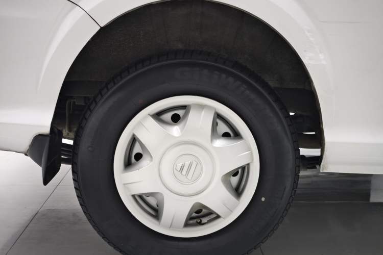 Used Foton Scenic G5 2022 2.0T Diesel Business & Travel Van 7/9 Seats 4F20TC3 Right Rear Wheel Hub