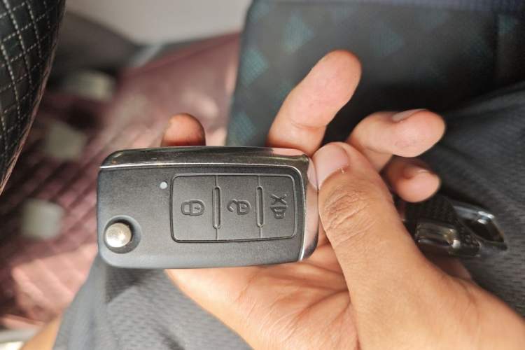 Used Foton Scenic G5 2022 2.0L Gasoline Commercial Version Open-Window 5/6-Seater 1TZS Vehicle Key