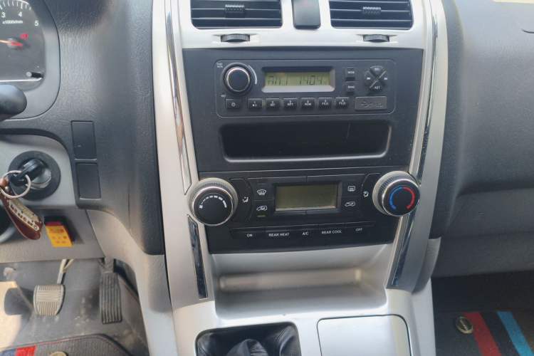 Used Foton Scenic G5 2023 2.0L Gasoline Commercial Version Open-Window 10-Seater 1TZS Audio And AC Panel