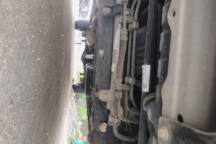 Used Foton Scenic G5 2023 2.0L Gasoline Commercial Version Open-Window 10-Seater 1TZS Chassis Front