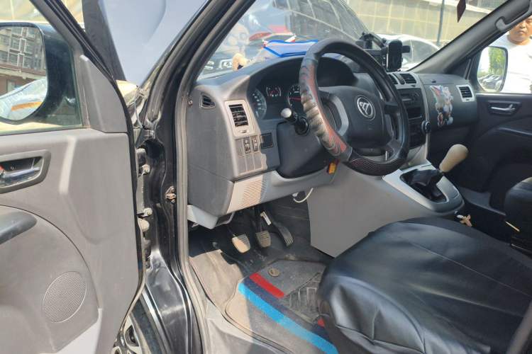 Used Foton Scenic G5 2023 2.0L Gasoline Commercial Version Open-Window 10-Seater 1TZS Driver Seat