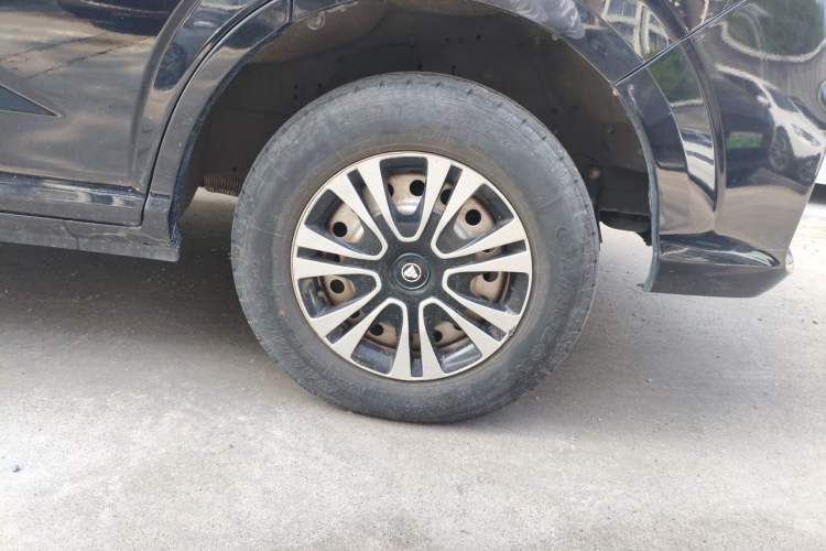 Used Foton Scenic G5 2023 2.0L Gasoline Commercial Version Open-Window 10-Seater 1TZS Right Front Wheel Hub