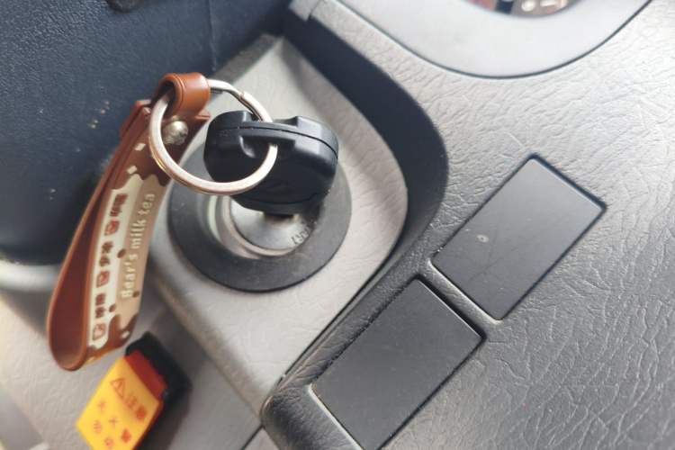 Used Foton Scenic G5 2023 2.0L Gasoline Commercial Version Open-Window 10-Seater 1TZS Vehicle Key