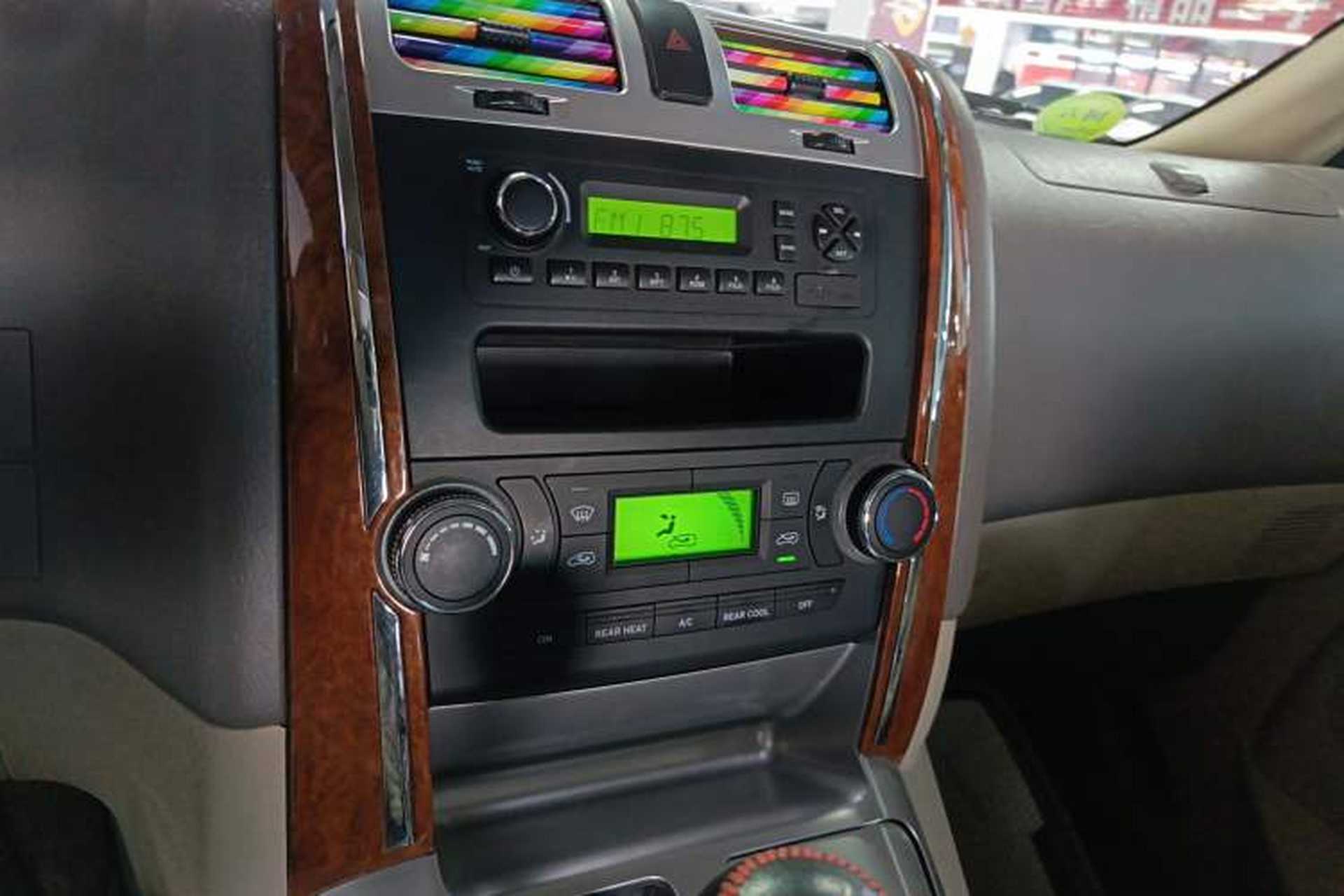 Used Foton Scenic G5 2023 2.0L Gasoline Commercial Version Passenger Van 7/9 Seats Model 1TZS Audio And AC Panel