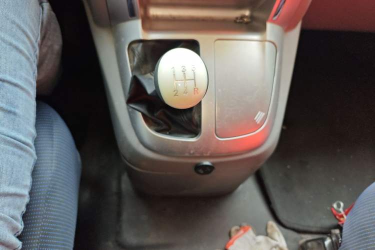 Used Foton Scenic G5 2023 2.0L Gasoline Commercial Version Open-Window 5/6-Seater 1TZS Gear Lever