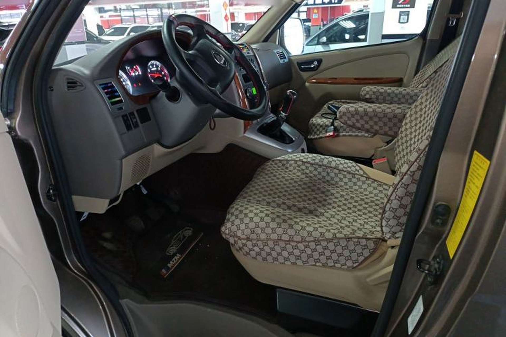 Used Foton Scenic G5 2023 2.0L Gasoline Commercial Version Passenger Van 7/9 Seats Model 1TZS Left Front Seat