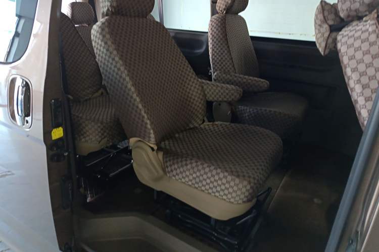 Used Foton Scenic G5 2023 2.0L Gasoline Commercial Version Passenger Van 7/9 Seats Model 1TZS Left Rear Seat