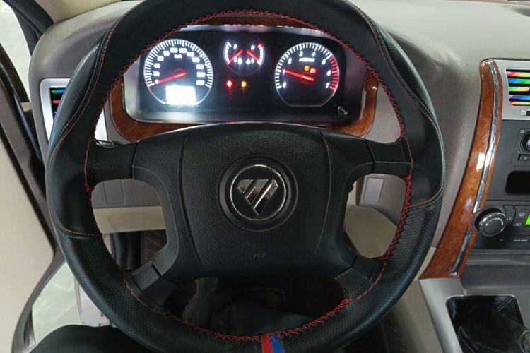 Used Foton Scenic G5 2023 2.0L Gasoline Commercial Version Passenger Van 7/9 Seats Model 1TZS Steering Wheel