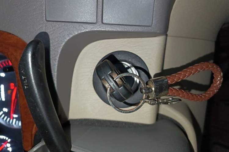 Used Foton Scenic G5 2023 2.0L Gasoline Commercial Version Passenger Van 7/9 Seats Model 1TZS Vehicle Key