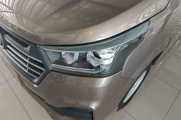 Used Foton Scenic G5 2023 2.0L Gasoline Commercial Version Open-Window 5/6-Seater 1TZS Left Front Headlight