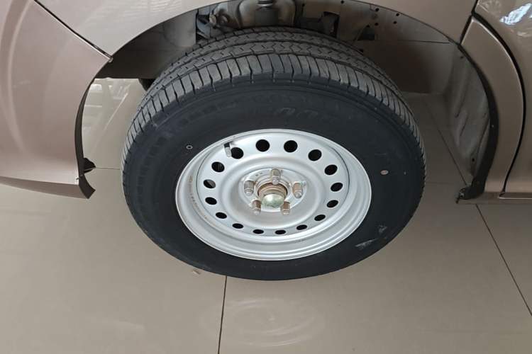 Used Foton Scenic G5 2023 2.0L Gasoline Commercial Version Open-Window 5/6-Seater 1TZS Left Front Wheel Hub