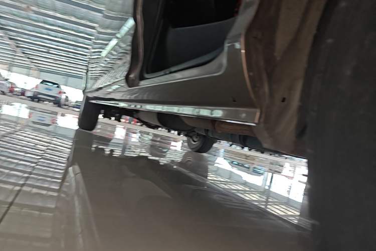 Used Foton Scenic G5 2023 2.0L Gasoline Commercial Version Open-Window 5/6-Seater 1TZS Right Side Sill