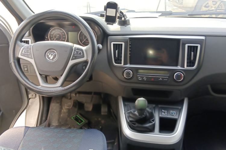 Used Foton Scenic G5 2023 2.0L Gasoline Commercial Version Open-Window 5/6-Seater DAN20L Center Console