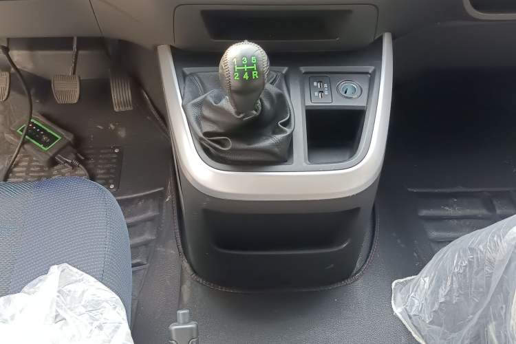 Used Foton Scenic G5 2023 2.0L Gasoline Commercial Version Open-Window 5/6-Seater DAN20L Gear Lever