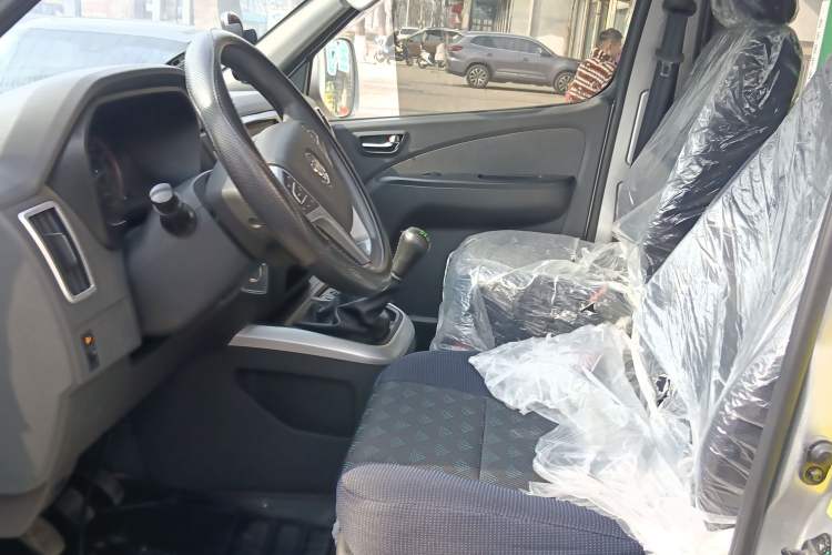 Used Foton Scenic G5 2023 2.0L Gasoline Commercial Version Open-Window 5/6-Seater DAN20L Left Front Seat