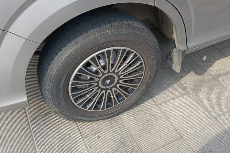 Used Foton Scenic G5 2023 2.0L Gasoline Commercial Version Open-Window 5/6-Seater DAN20L Left Front Wheel Hub