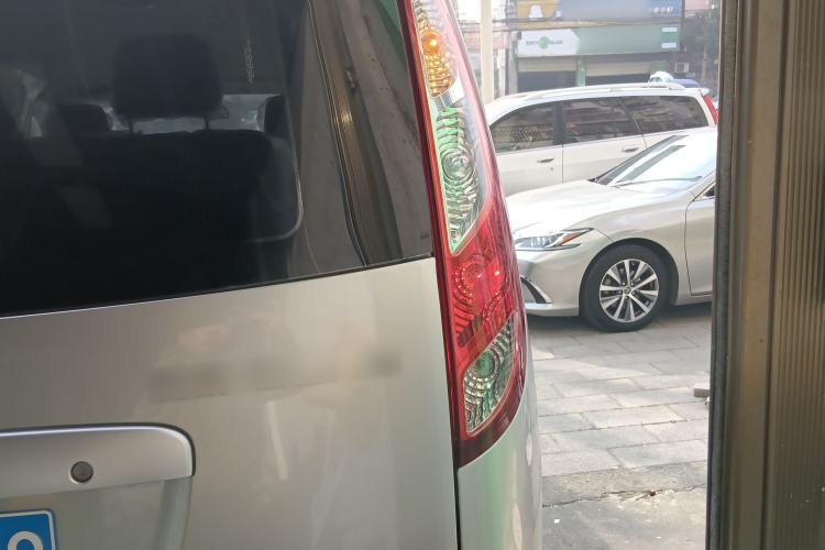 Used Foton Scenic G5 2023 2.0L Gasoline Commercial Version Open-Window 5/6-Seater DAN20L Right Rear Taillight