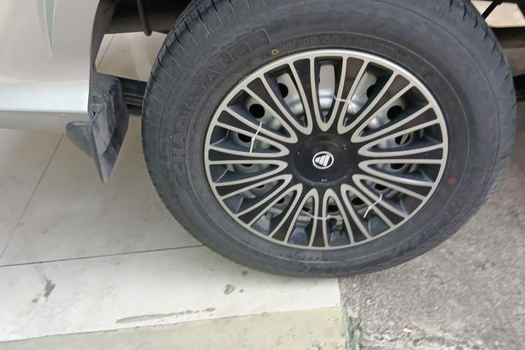 Used Foton Scenic G5 2023 2.0L Gasoline Commercial Version Open-Window 5/6-Seater DAN20L Right Rear Wheel Hub