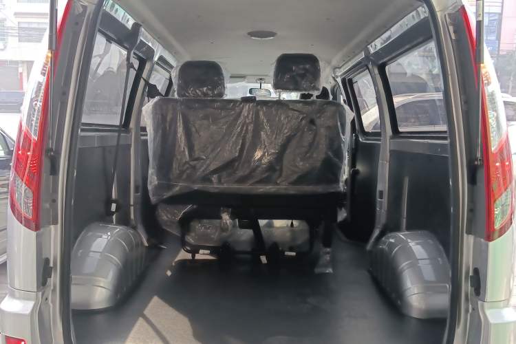 Used Foton Scenic G5 2023 2.0L Gasoline Commercial Version Open-Window 5/6-Seater DAN20L Trunk
