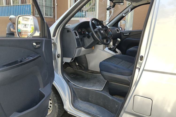 Used Foton Scenic G5 2023 2.0L Gasoline Commercial Version Open-Window 10-Seater 1TZS Driver Seat