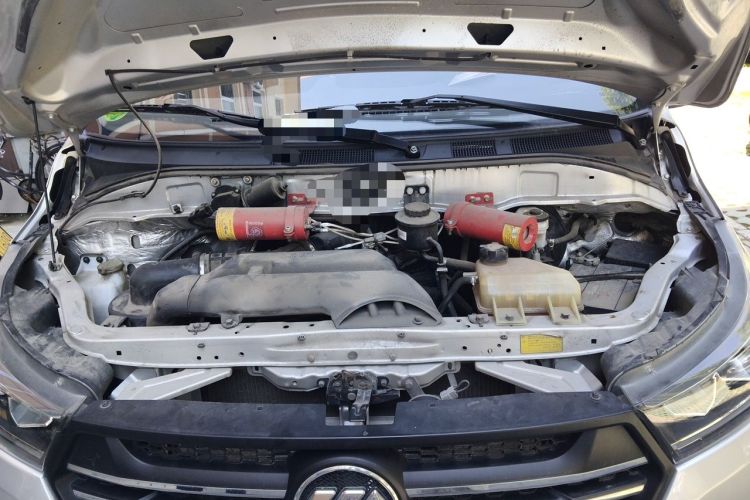 Used Foton Scenic G5 2023 2.0L Gasoline Commercial Version Open-Window 10-Seater 1TZS Engine Bay