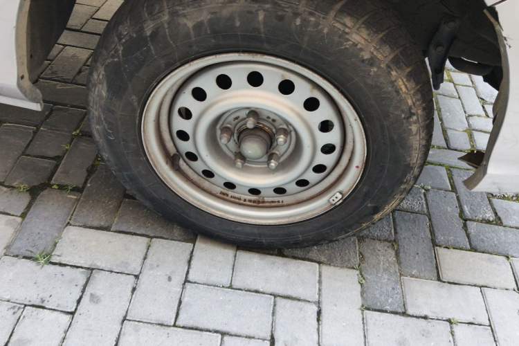 Used Foton Scenic G5 2023 2.0L Gasoline Commercial Version Open-Window 10-Seater 1TZS Right Front Wheel Hub