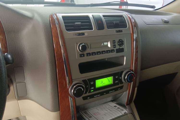 Used Foton Scenic G5 2023 2.4L Gasoline Commercial & Travel Professional Edition Clear-Window 5/9-Seater 4K22D4M Audio And AC Panel
