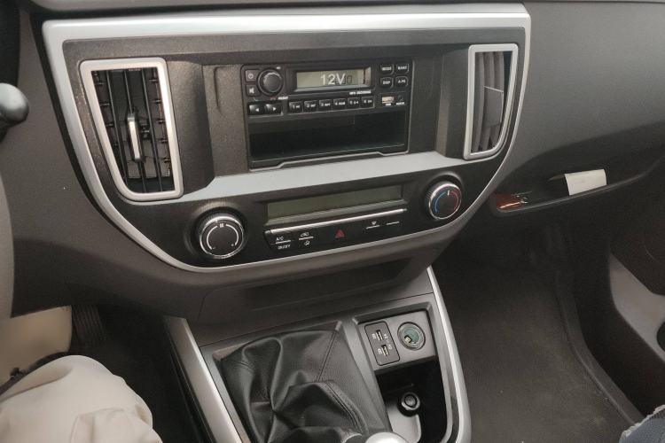 Used Foton Scenic G5 2023 2.0L Gasoline Commercial Version Open-Window 5/6-Seater DAN20L Audio And AC Panel