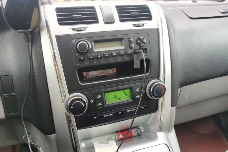Used Foton Scenic G5 2023 2.0T Diesel Professional Edition Clear-Window 5-9 Seater 4F20TC3 Audio And AC Panel