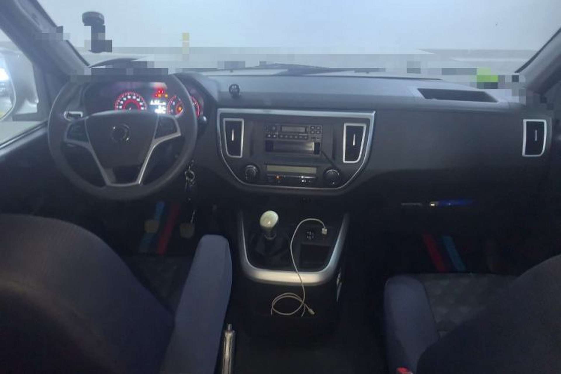 Used Foton Scenic G5 2023 2.0L Gasoline Commercial Version Open-Window 5/6-Seater DAN20L Center Console