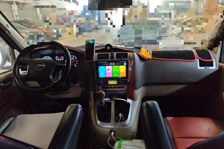Used Foton Scenic G5 2023 2.0L Gasoline Commercial Version Passenger Van 7/9 Seats Model 1TZS Center Console